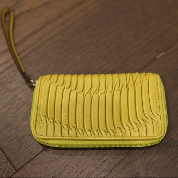 Coach Mustard Wristlet - Picture 6 of 6